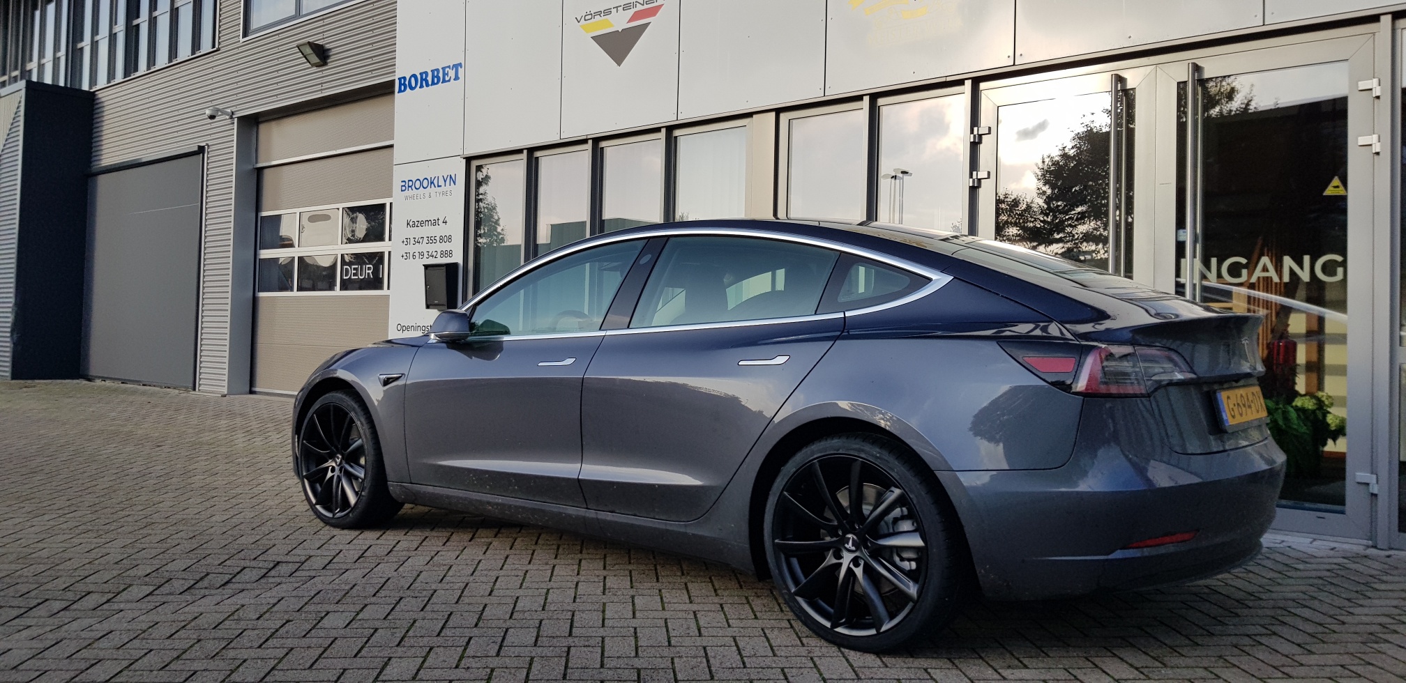 Tesla wheels gemonteerd